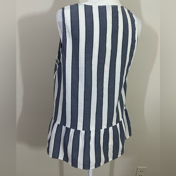 Loft sz med tunic, top stripe deep gray  / white stripe fullness across the edge - Picture 3 of 11
